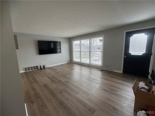 Photo - 95 Carriage Dr