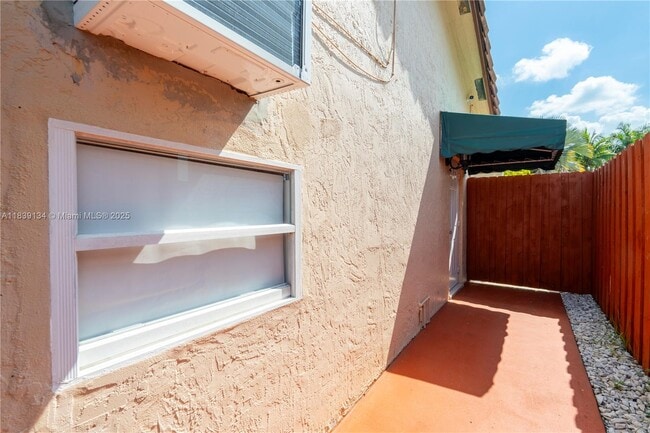 Building Photo - 17993 SW 152nd Pl Unit 1 Rental
