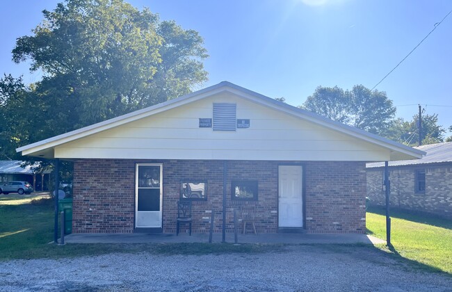Building Photo - 1108 Railroad St Rental
