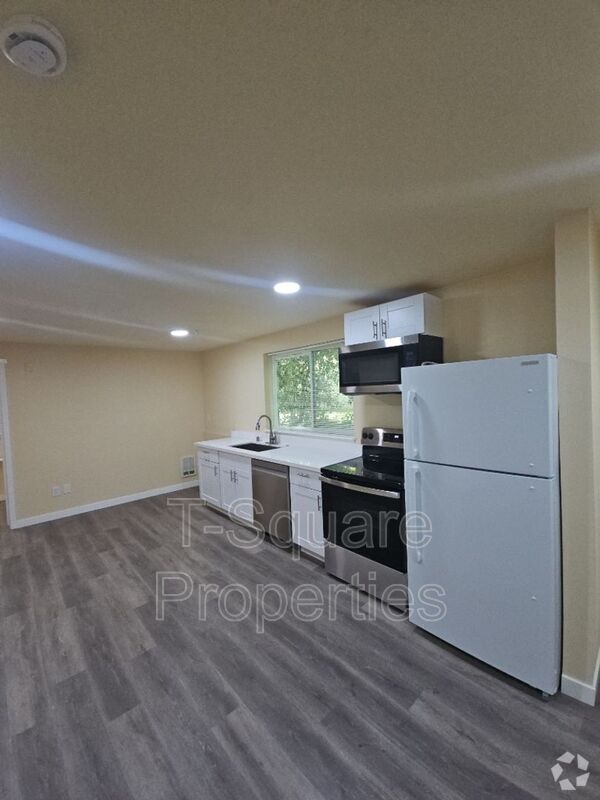 Building Photo - 7041 S 116th Pl Rental