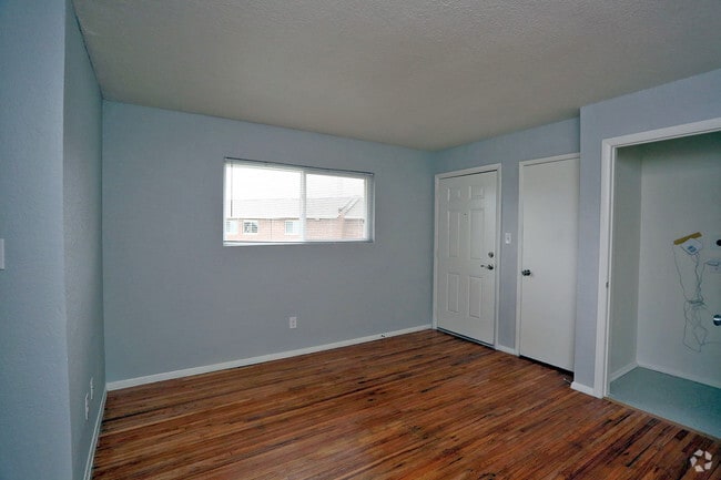 1BR,1BA,-530SF_Living Room