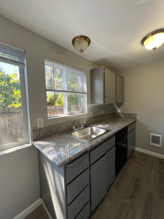 Photo - Lincoln Court