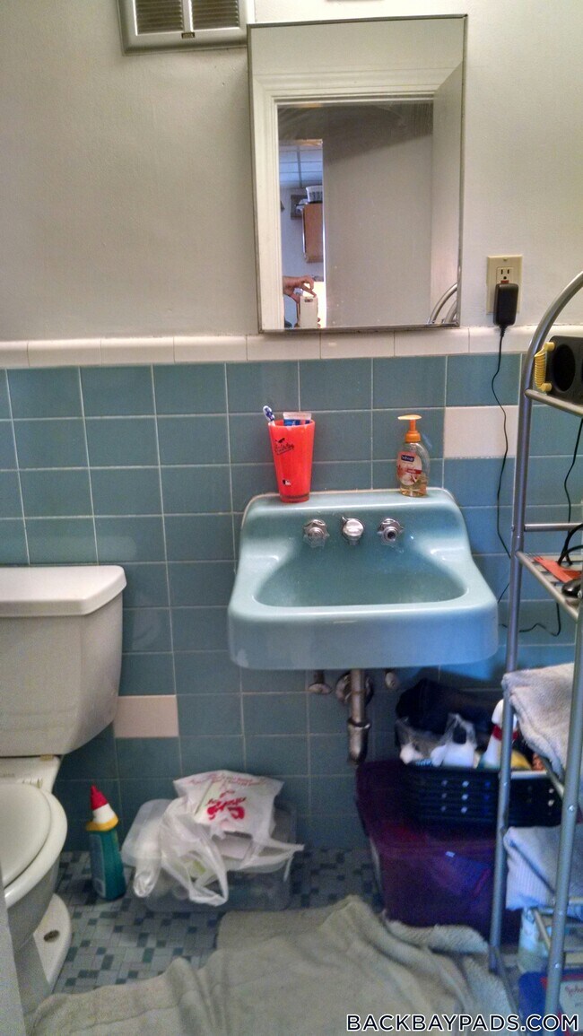 Photo - 405 Beacon St Unidad 14