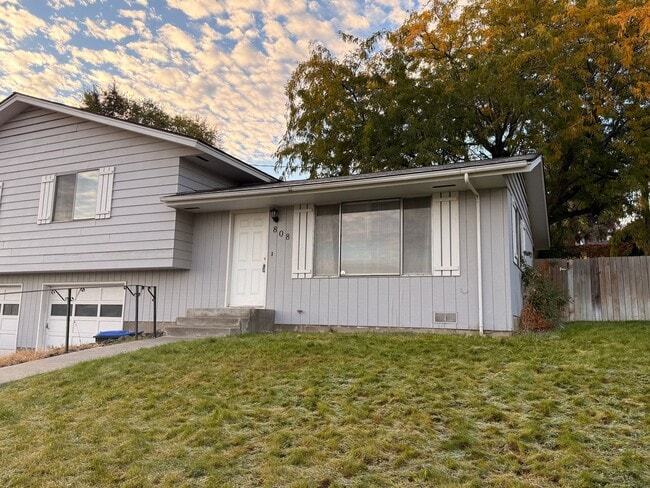 Building Photo - 806-808 W 6th Ave Unit 808