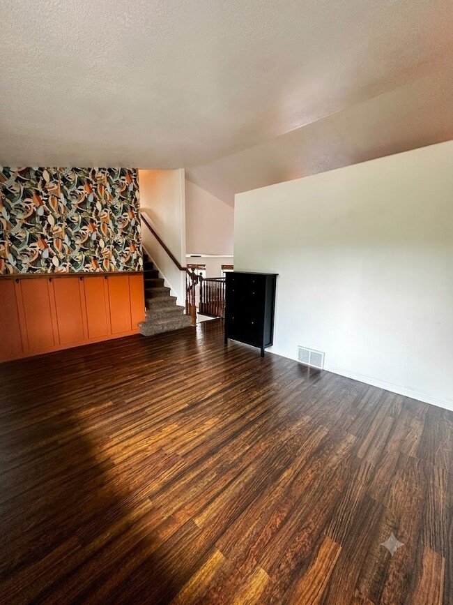 Photo - 307 Marion St