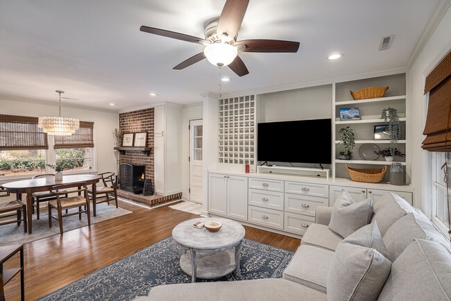 Photo - 826 Symmes Dr