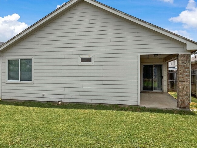 6521 Regina Dr