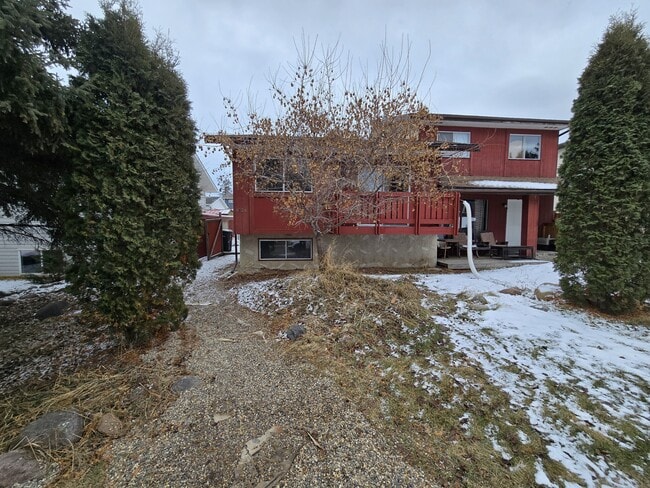 Photo - 912 9 St