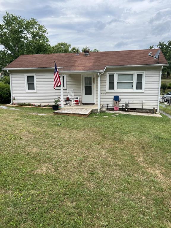 Photo - 208 Miller St