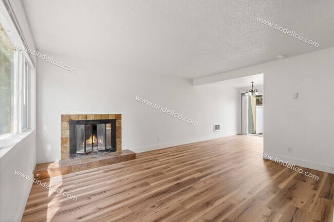 1153-1155 NE 120th Ave.