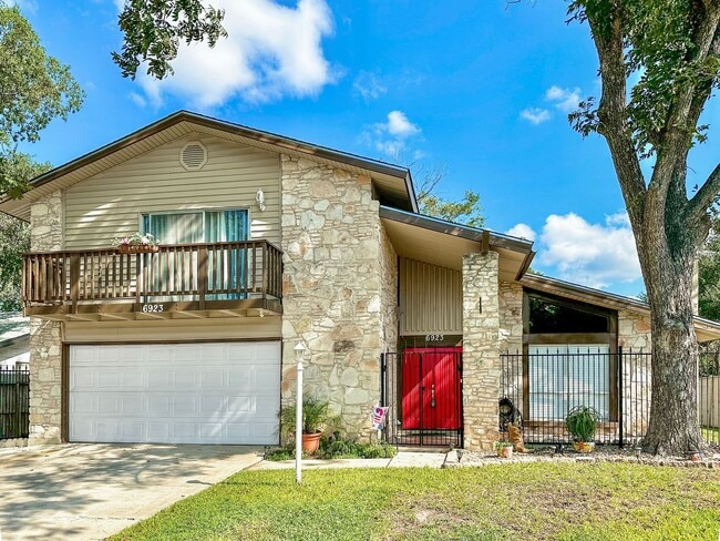 Building Photo - Charming 4-Bedroom with Modern Upgrades in Prime Location