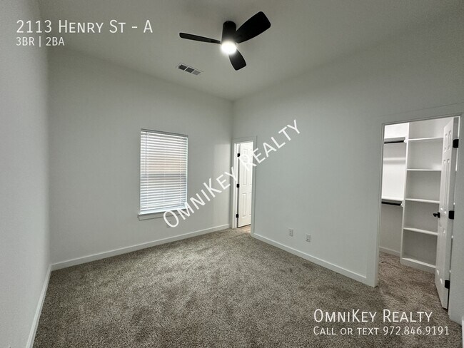 Photo - 2113 Henry St Unit A
