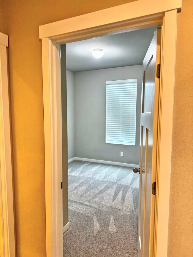 Photo - Seven Seven Oaks St SE