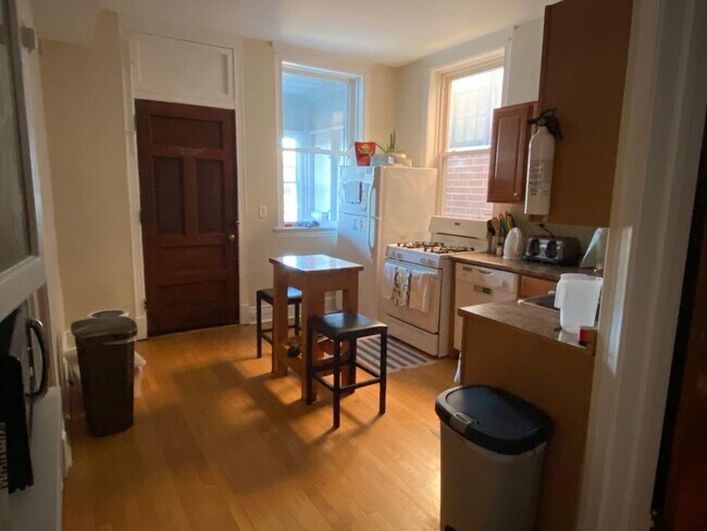 Photo - 1240 W Cornelia Ave