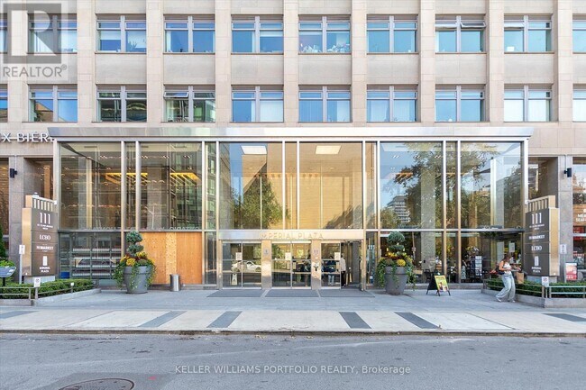 Photo - 111 St Clair Ave W Unité 932
