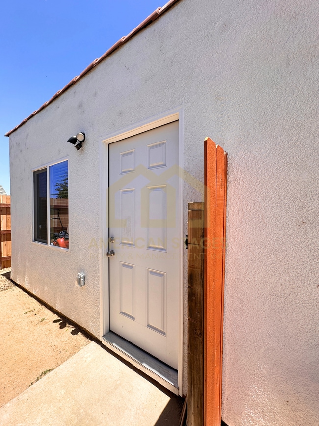 Photo - 1101 W Oak Ave