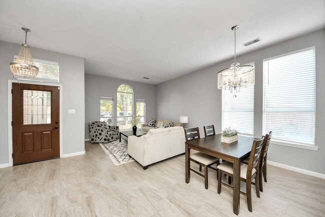 Photo - 20922 Whitevine Way