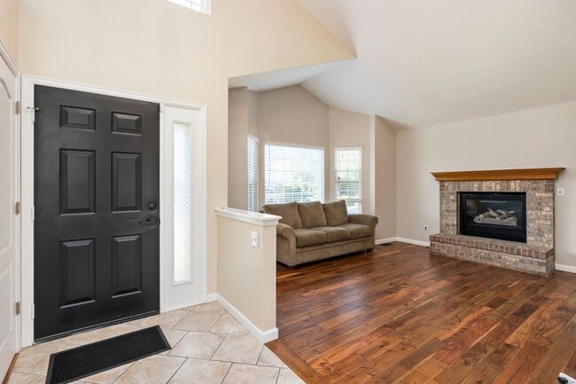 Photo - Beautiful 3-Bedroom Home with 2.5 Baths in...