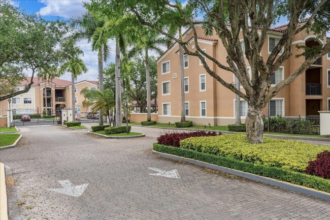 Photo - 6851 SW 44th St Unidad 304