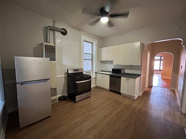 Photo - 1013 N Winchester Ave Unit 1
