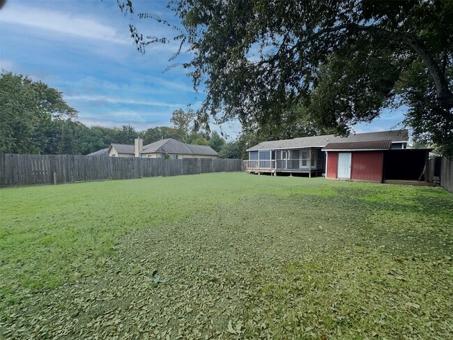 Photo - 320 Holiday St