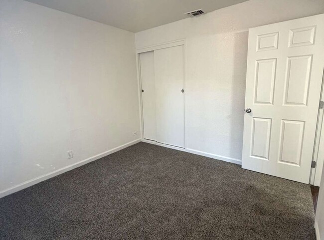 Photo - 2129 Winafred St