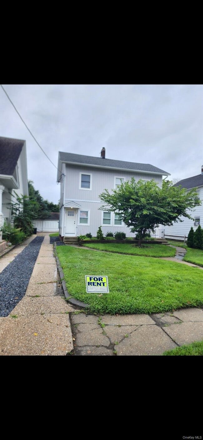 Building Photo - 18 Carman St