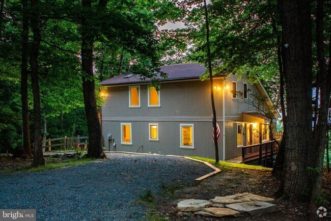 Building Photo - 1619 Summit Dr Rental