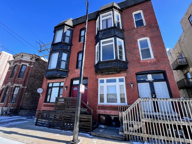 Building Photo - 113 S Paulina St Unit 3