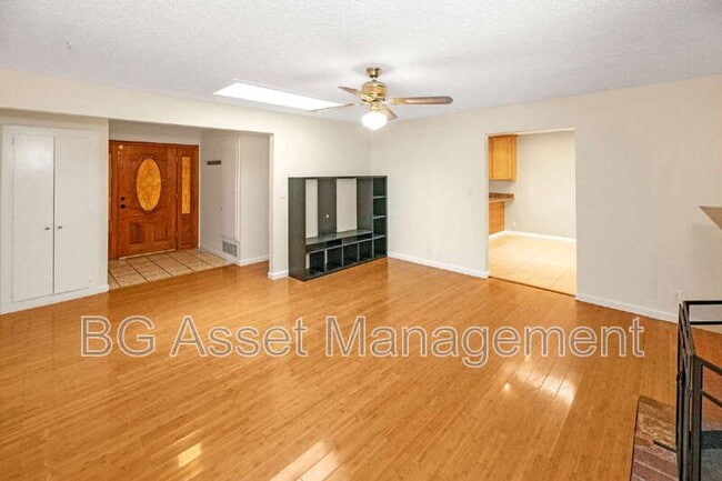 Photo - 1550 Kildare Way