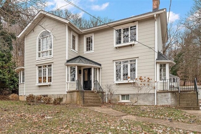 Building Photo - 732 Orchard Terrace