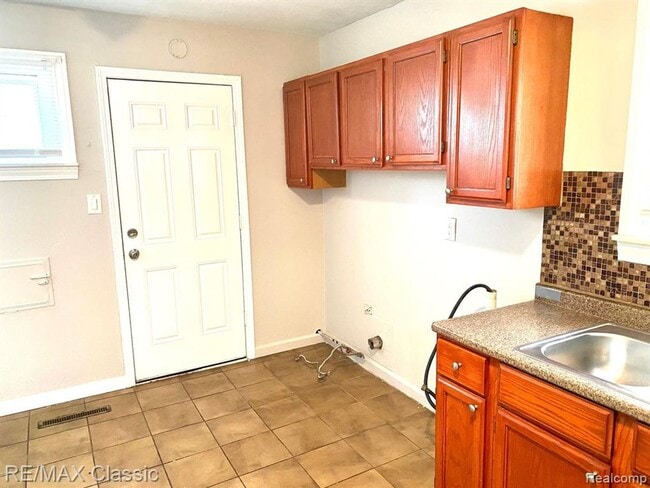 Photo - 22011 Blackstone St