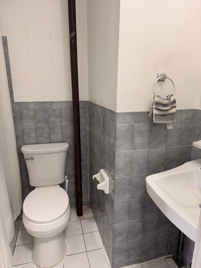 63 Woodhaven Blvd Unit 2F