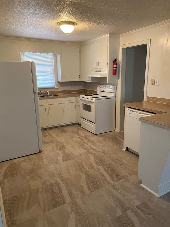 Photo - Spacious 4 Bedroom Trinity Park Home - Near Duke and Downtown Durham