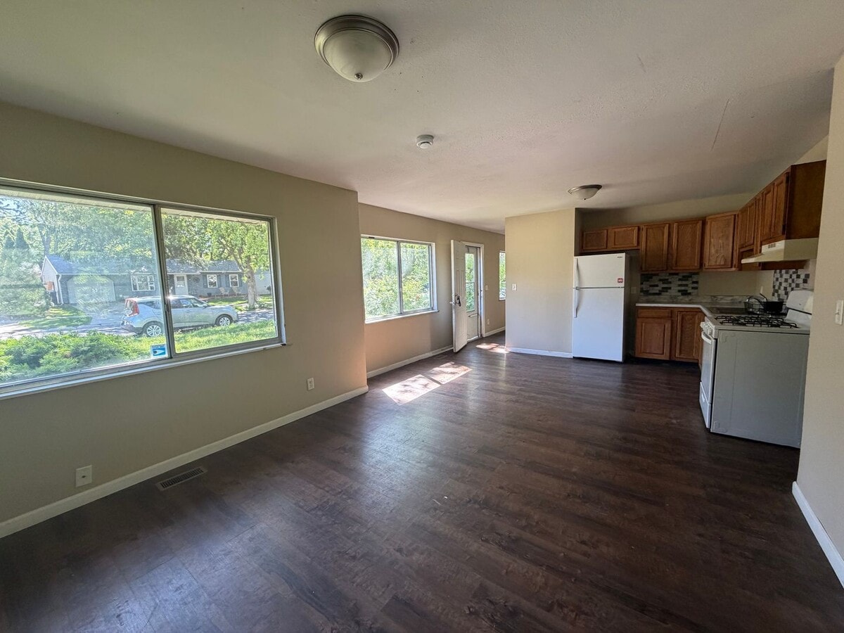 Photo - 1109 Austin Dr