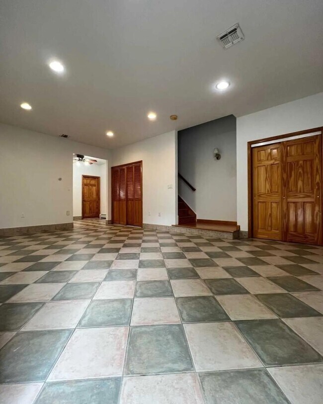 Photo - 367 Morse Ave