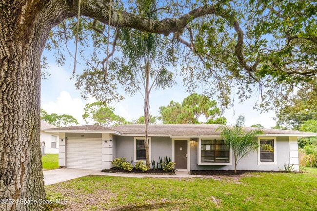 Building Photo - 1223 Waffle St SE