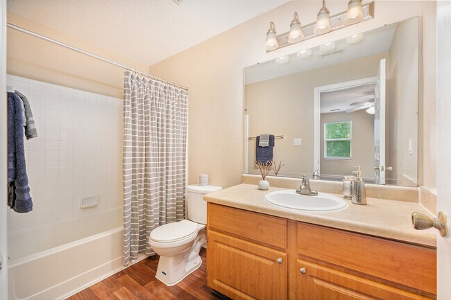10040 - The Fairways - Bathroom