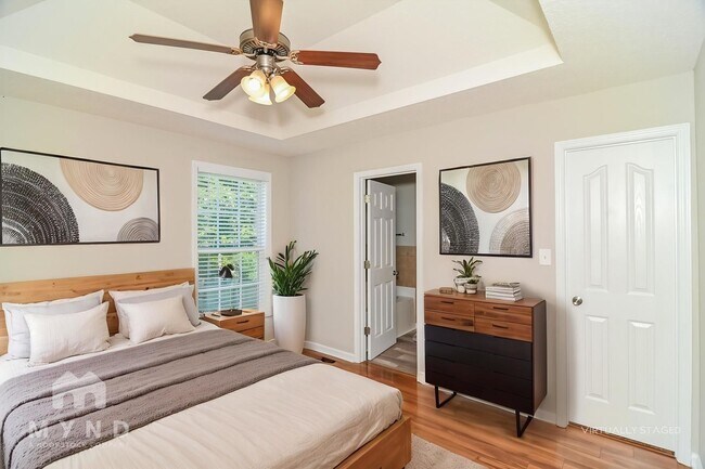3653 Aurora Dr