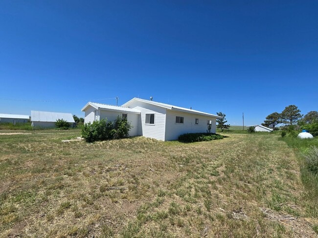 Building Photo - 2 Bedroom Country Home