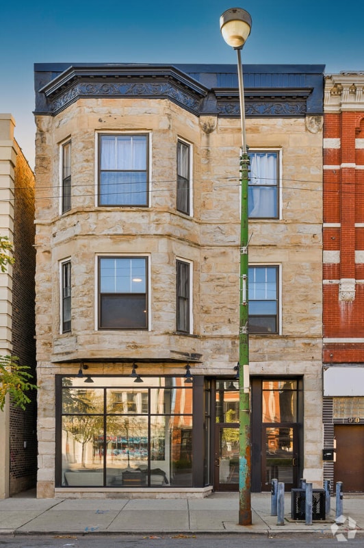 Building Photo - 916 N Ashland Ave Unit 1R Rental