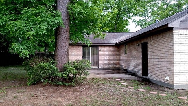 240 N Forest Dr