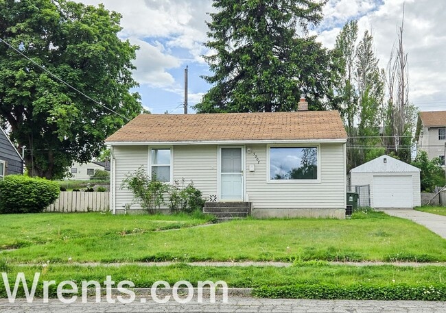 charming 2-bedroom, 1-bathroom ranch-style... - charming 2-bedroom, 1-bathroom ranch-style... House