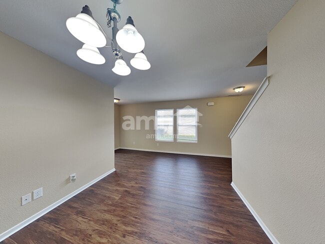 Photo - 8349 Sansa St