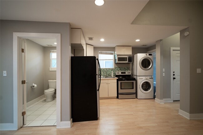 Building Photo - 711 Graham Pl Rental