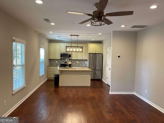 Photo - 3544 College St