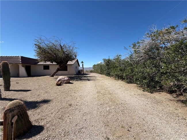 Photo - 883 Los Flores St