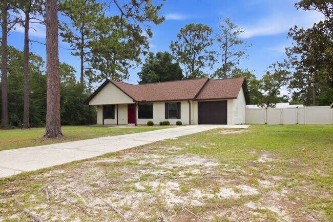 Photo - SOUTH CRESTVIEW CHARMER ON NEARLY HALF AN ACRE!