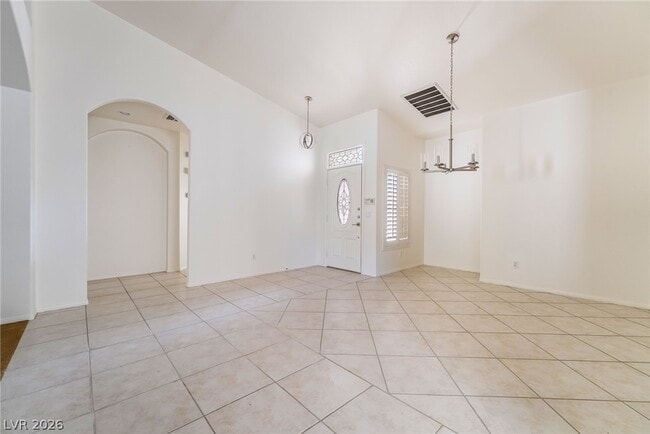 Photo - 275 Full Wine St