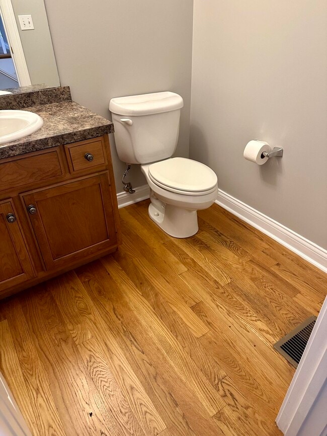 Photo - 114 W Green St